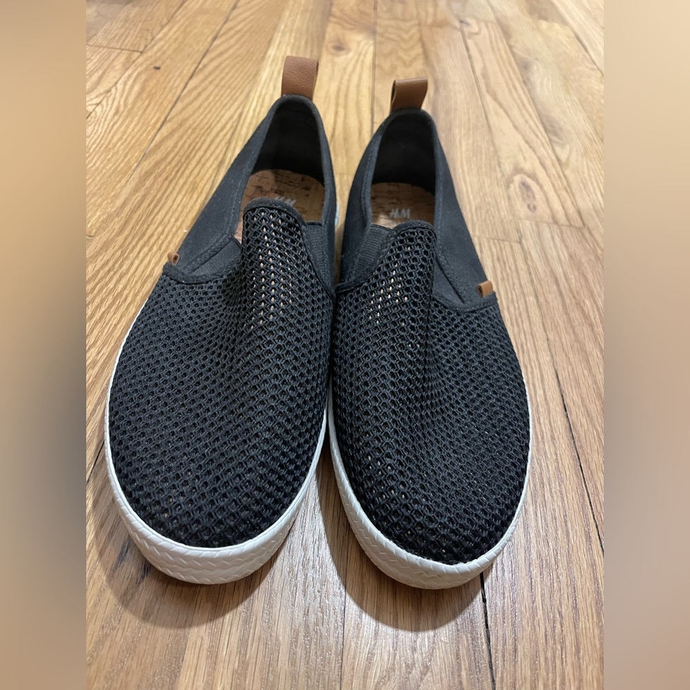 H&M men’s black casual shoe
